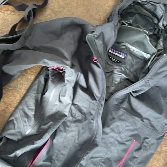 Patagonia Gortex bibs and jacket. Like new - Picture 4 of 11